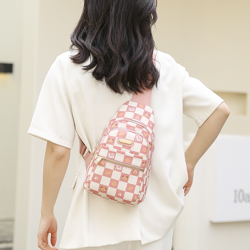 Túi Đeo Chéo Ngực Đựng Điện Thoại In Họa Tiết Gấu Ngọt Ngào Hợp Thời Trang Cho Nữ