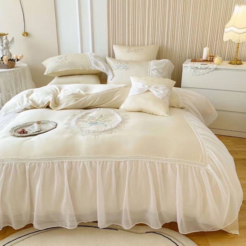 Bộ chăn ga phủ ren công chúa phong câvh Châu Âu quý tộc với chất liệu Lụa mềm mịn sang chảnh