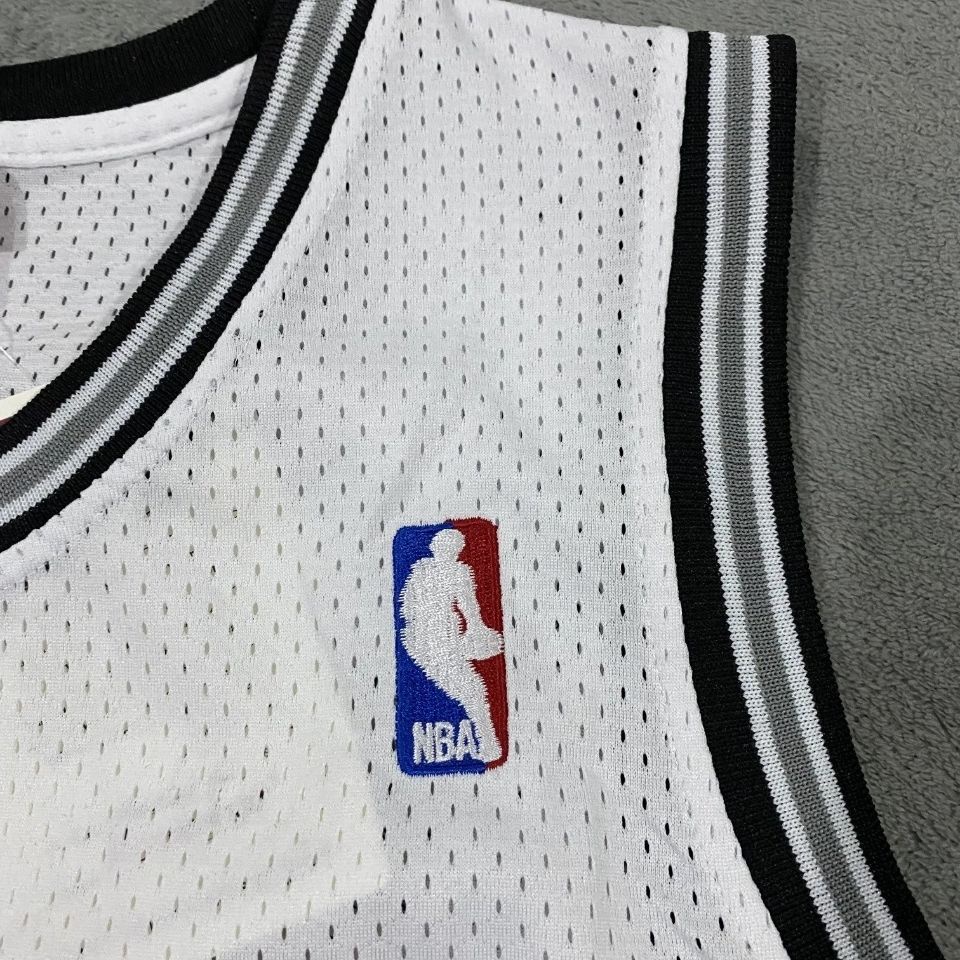 Không. Đồng Phục Áo Đồng Phục Bóng Rổ NBA 21 Màu Trắng Thêu Hình Ngựa Cổ Điển