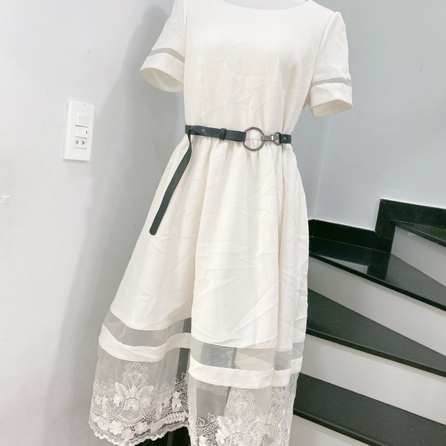 Đầm maxi màu trắng phối ren