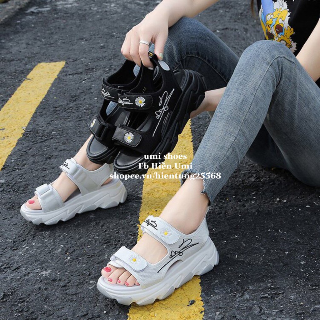 Giày sandal Ulzzang hoa cúc SIGNATURE độn đế cao 5cm thể thao mới cá tính năng động 2 màu đen/trắng đẹp