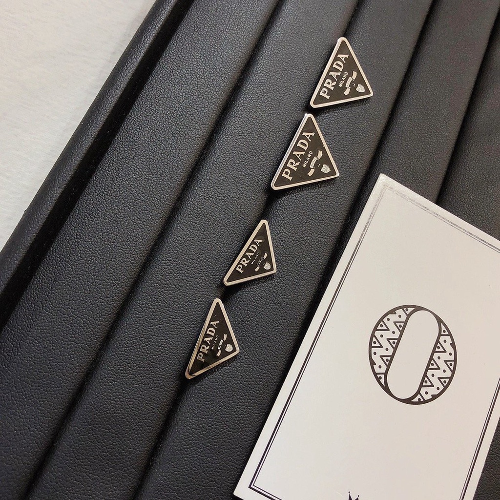 Khuyên Tai Tròn Bằng Thép Titan In Logo Prada Thời Trang Cho Nữ