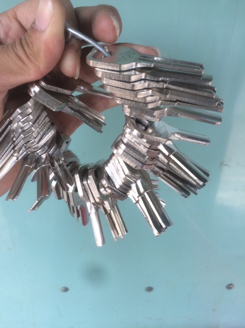 Combo ổ khoá ZETOP chống cắt gồm 24 chìa khoá phụ