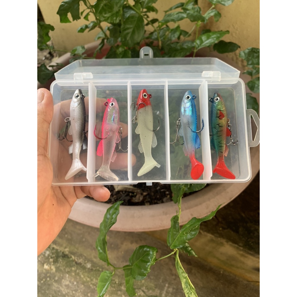 Mồi Câu Lure ( set 5 con cá mềm giả có lưỡi , có kèm hộp ) chiều dài 9cm , nặng 13gr , đa dạng màu sắc ( ĐỒ CÂU COYE )