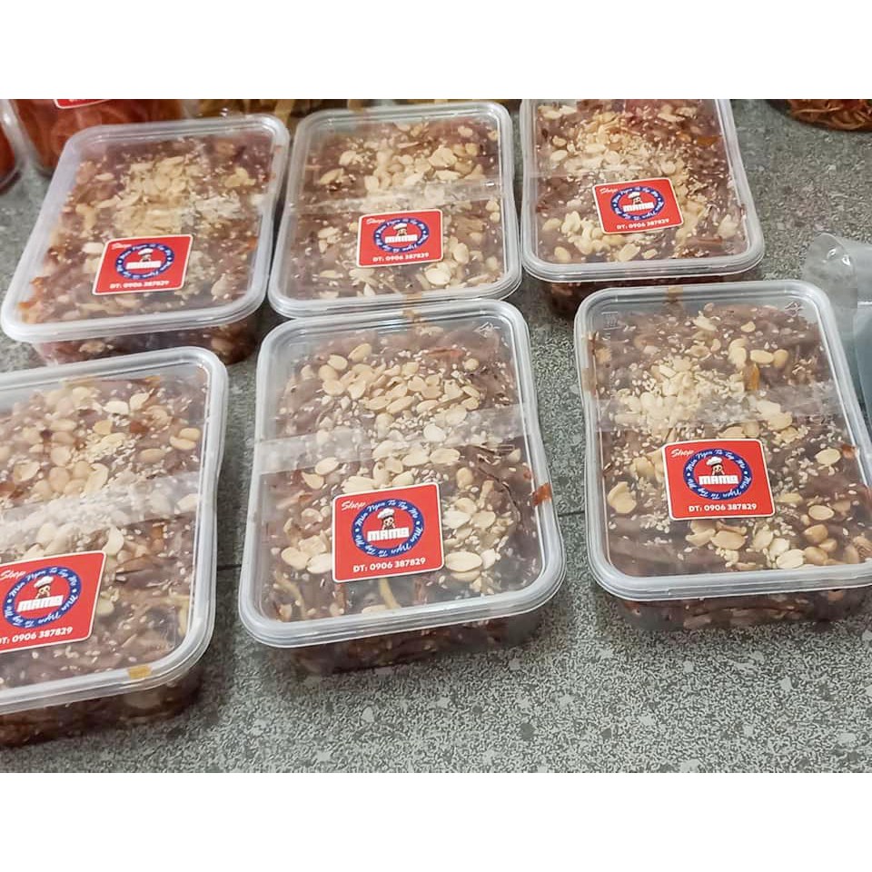 Hộp 500gr Chuối xiêm ép thái sợi xào gừng trộn đậu phộng mè thơm ngon