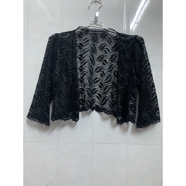 Áo ren khoác ren lửng ngoài váy