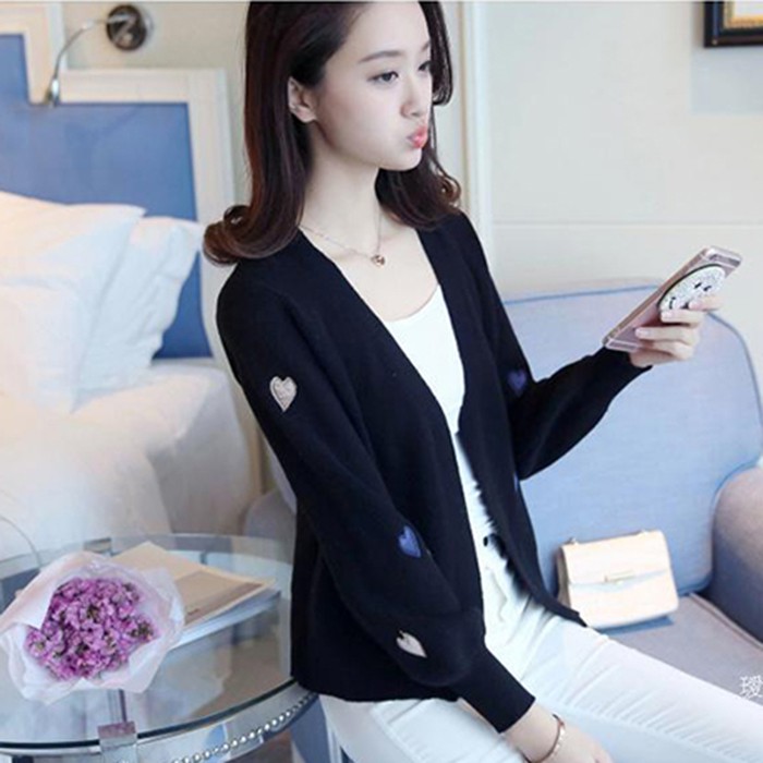 Áo Khoác Len Cardigan Kiểu Áo Khoác Len Dáng Ngắn Thêu Họa Tiết Trái Tim  - THỜI TRANG LEN THU ĐÔNG NỮ AKL 2066