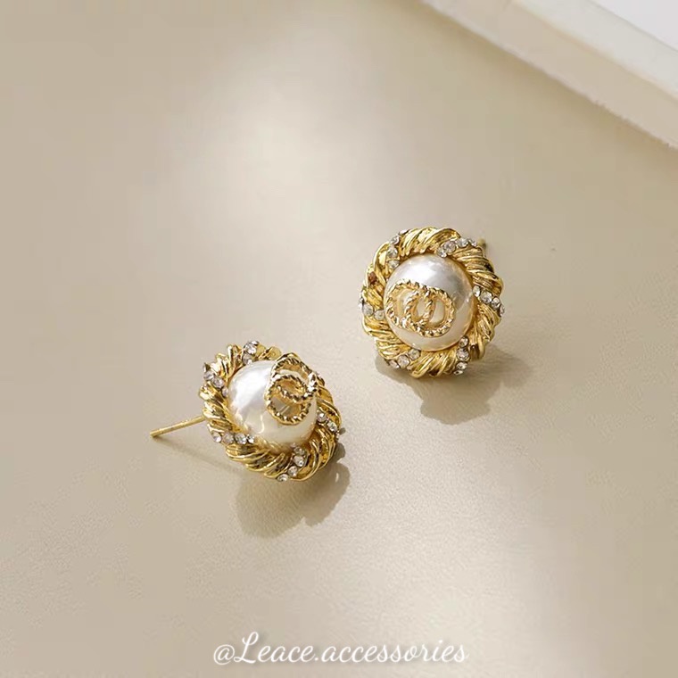 Bông tai khuyên tai ngọc chữ CD phối viền mạ vàng hotgirl sang chảnh ER066 Leace.accessories