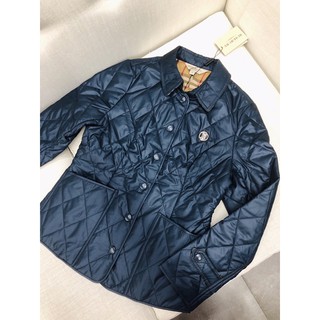 Áo khoác trần trám bbr ngực thêu huy hiệu