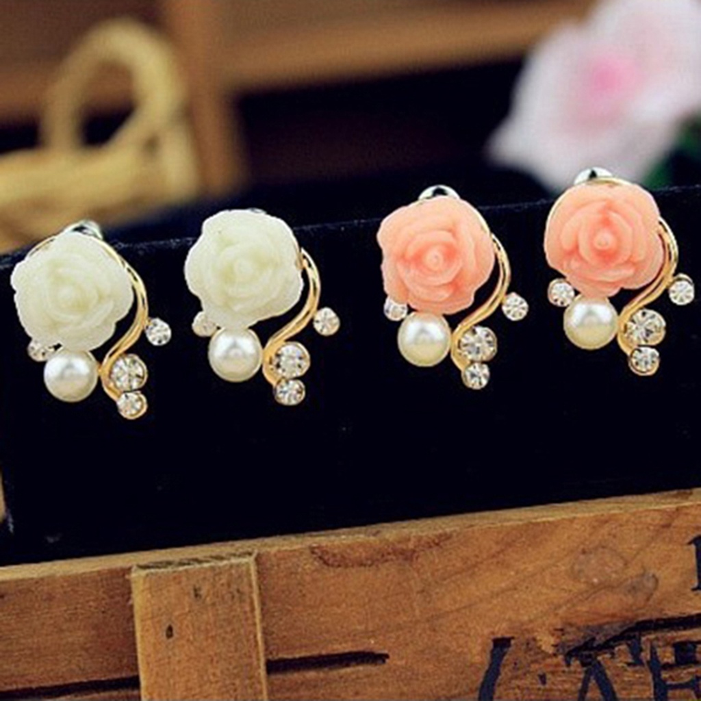 Cặp khuyên tai hình bông hồng đính ngọc giả đẹp mắt