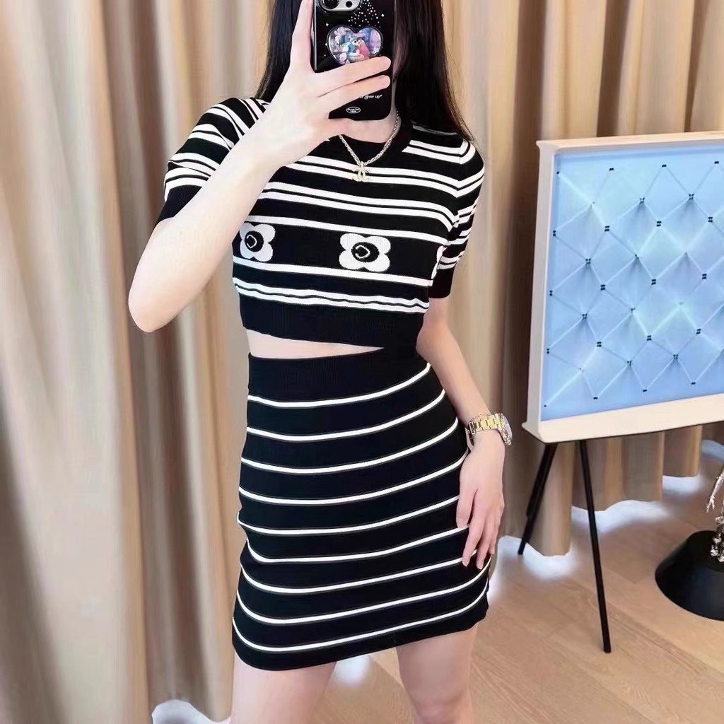 Sét váy len kẻ ngang kèm áo croptop ngắn tay ôm body sexy- áo len nữ chân váy ôm tôn dáng phong cách hàn quốc