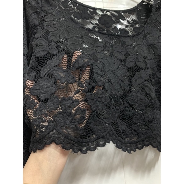 Áo ren khoác ren lửng ngoài váy