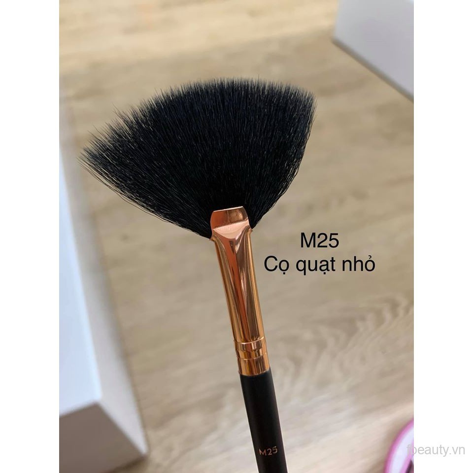 Cọ Quạt Phấn Highlight Bắt Sáng Vacosi M25