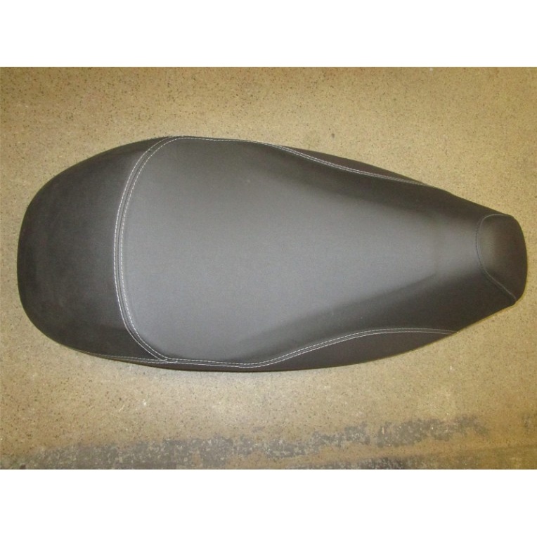 Yên Solo Xe Vespa GTS và GTV, mã 606677M, Chất Liệu Da Cao Cấp Nhập Khẩu Italia, Màu Đen Sang Trọng