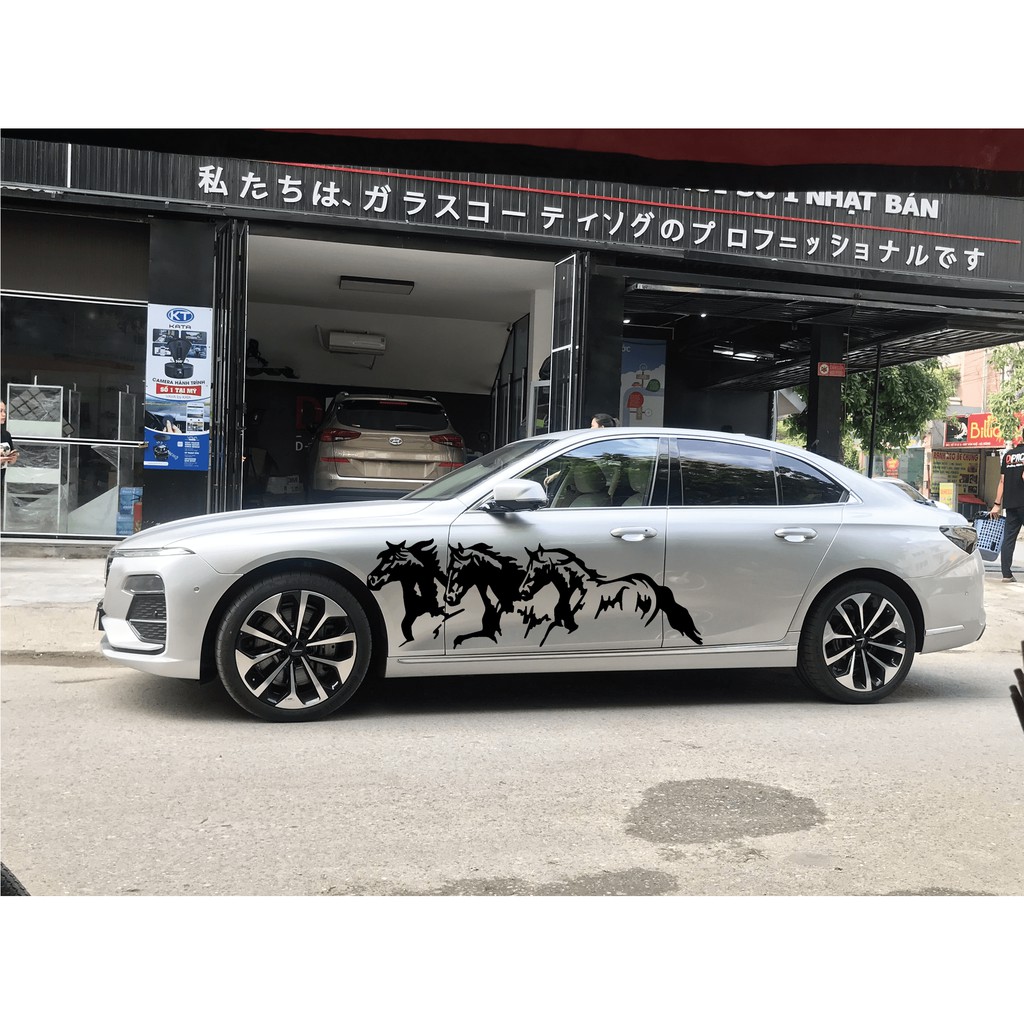 Tem  xe Vinfast Lux A2.0 khiểu dáng thể thao-decal Vinfast Lux A2.0