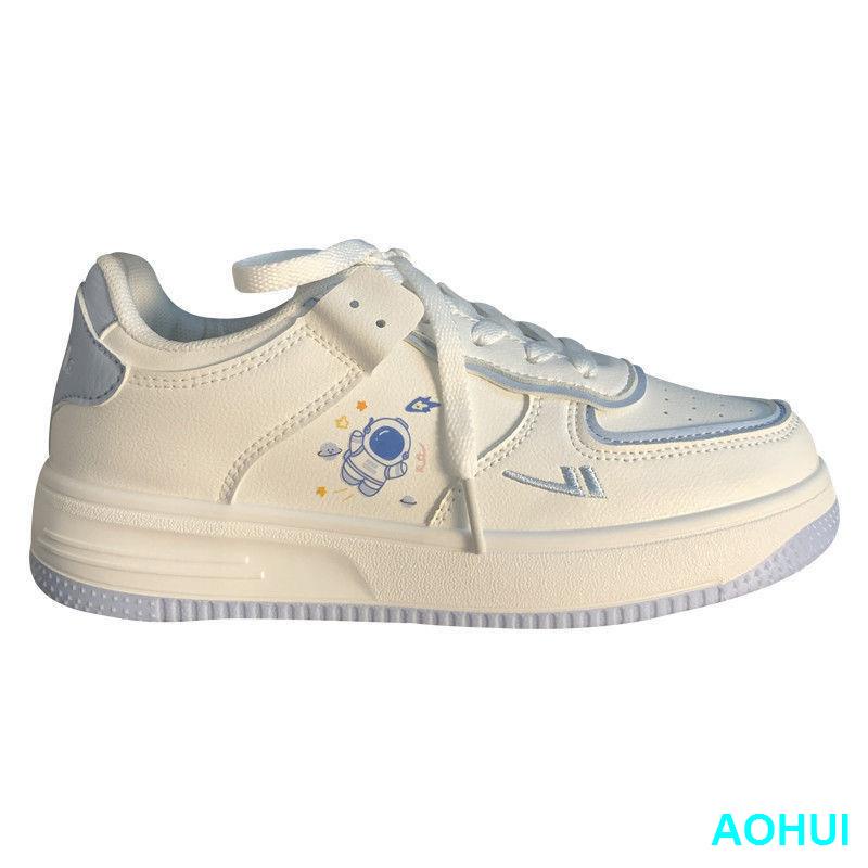 Yêu thương nữ phi hành gia thể thao giày trắng