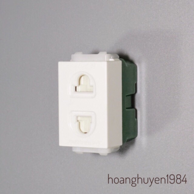 Ổ cắm đơn có màng che Panasonic