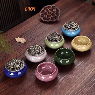 Lư hương xông trầm.