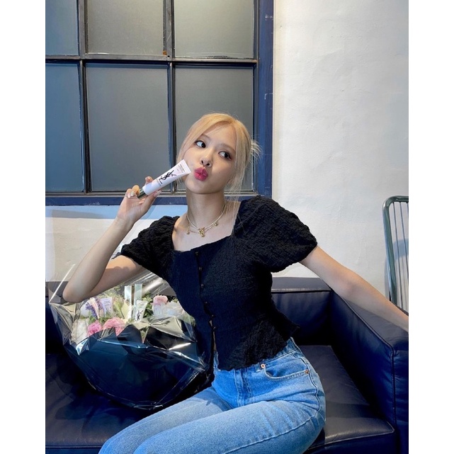 Áo kiểu cài khuy giống Rosé BLACKPINK