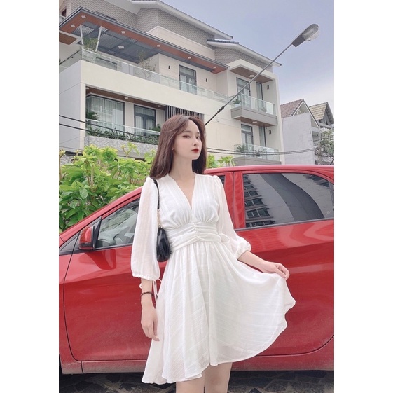 Đầm trắng voan hoạ tiết tay lở