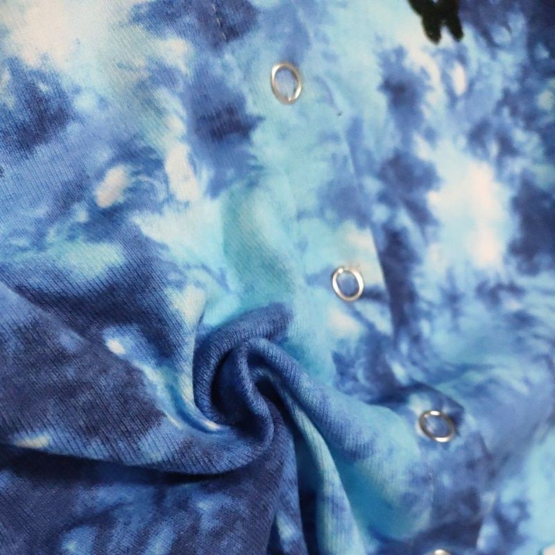 Áo croptop loang màu thêu hoạ tiết con🦋