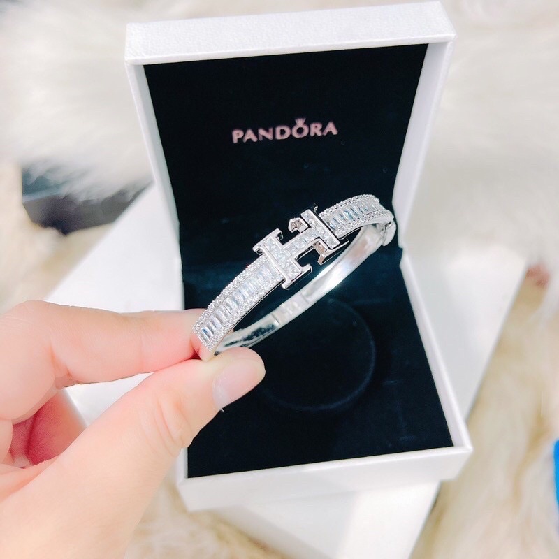 Vòng tay hiệu chữ H đính đá Baguette thanh lịch Luxury