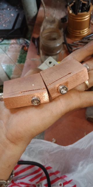 1 đôi kẹp kim hàn bằng đồng đỏ nguyên thanh..