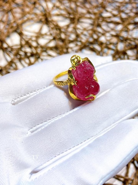 Nhẫn Tỳ hưu đá ruby bọc vàng dày mẫu đẹp