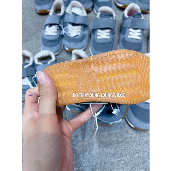 Giầy thể thao bé trai