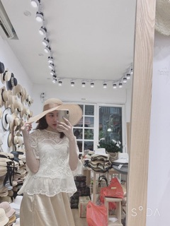 Mũ vành rộng nơ