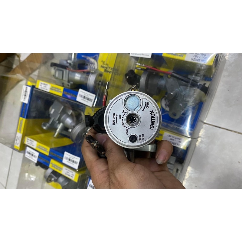 Ổ khoá chống trộm.  Chống bẻ khoá.   Về đc 2 dòng winner /ex150  Hàng thái giá VN.  Cực kì rẻ.