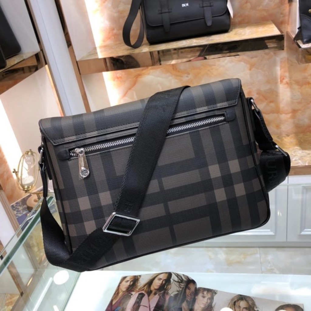 Túi xách nữ Burberry size 31 x 23 x 7cm