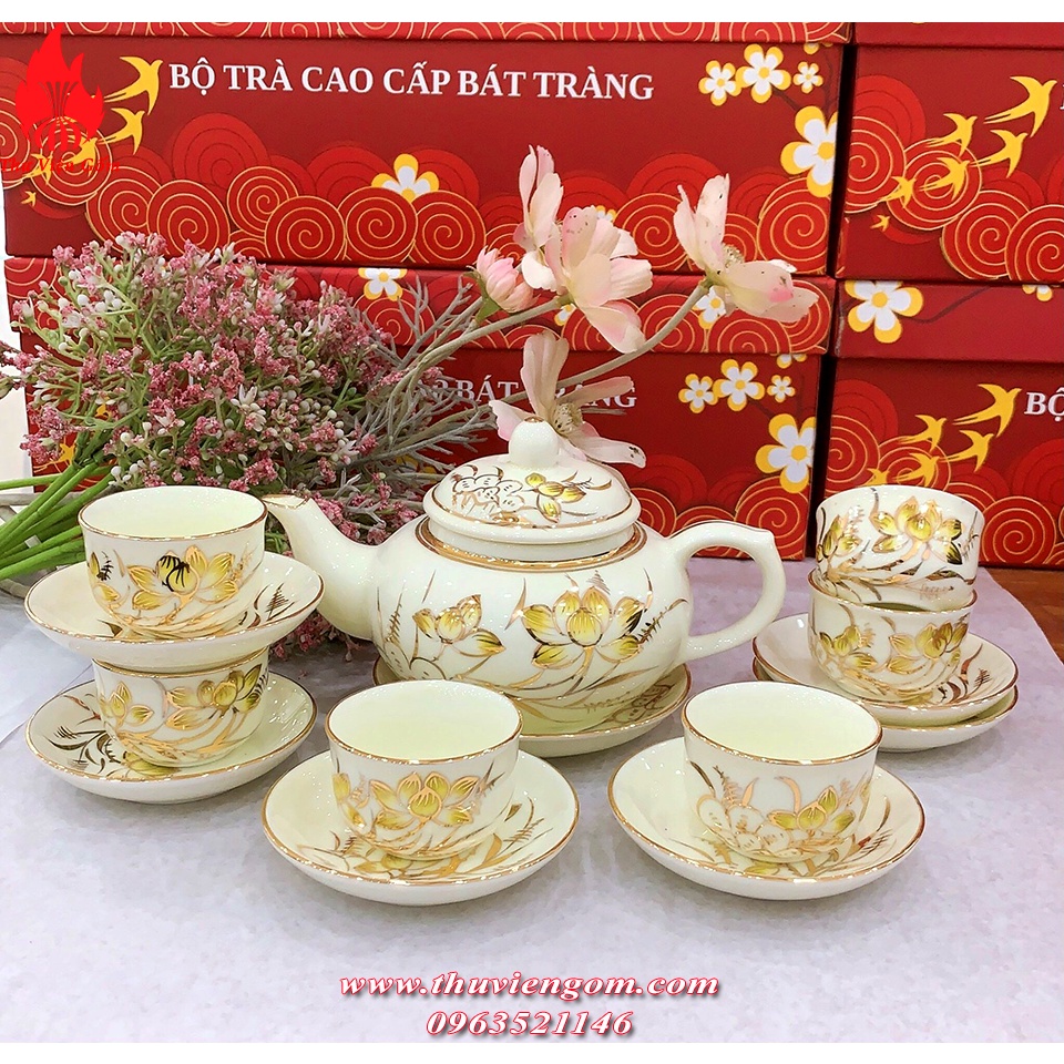 Bộ ấm chén trắng vẽ vàng vẽ cảnh Bát Tràng