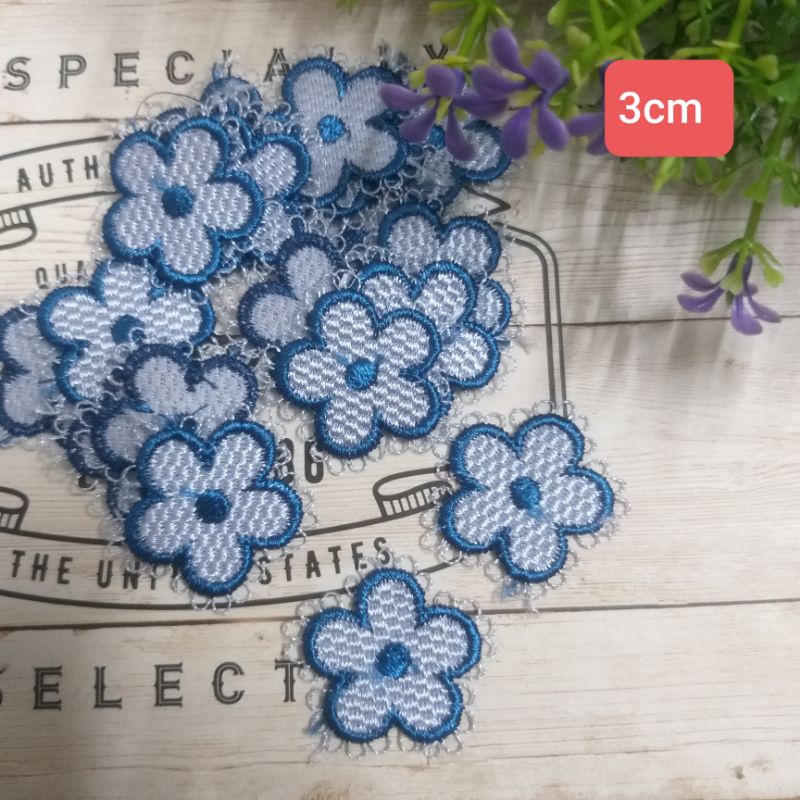 Hình và hoa thêu chỉ cotton trang trí thủ công