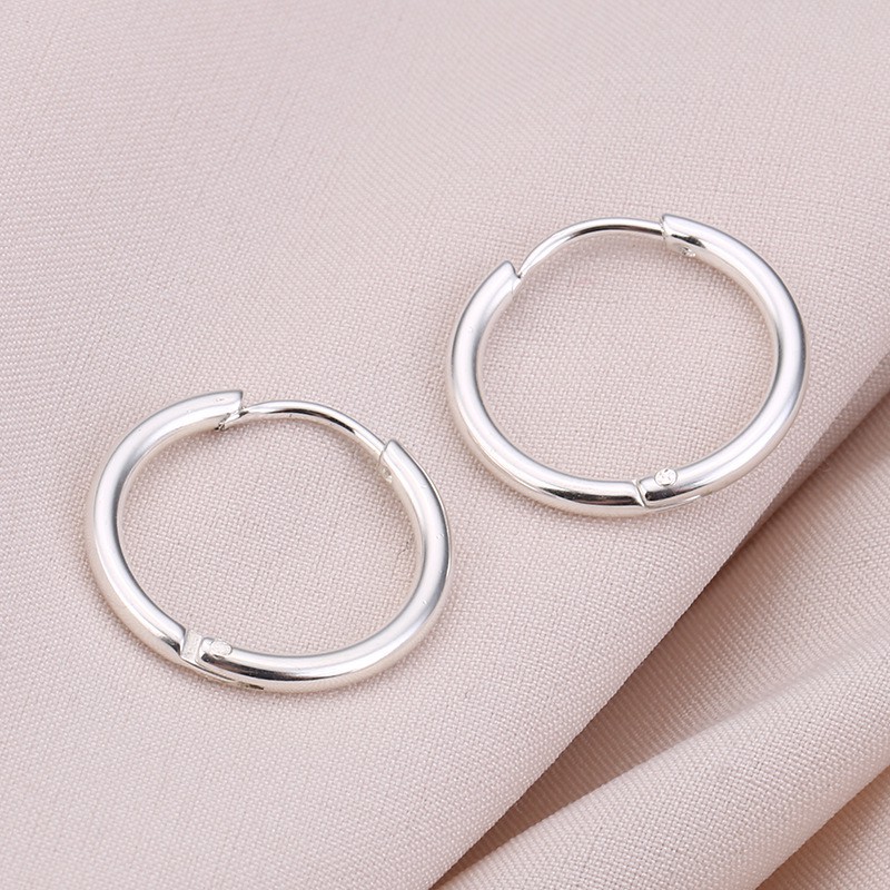 Khuyên tai titan mạ bạc không gỉ không đen không dị ứng cho nam và nữ