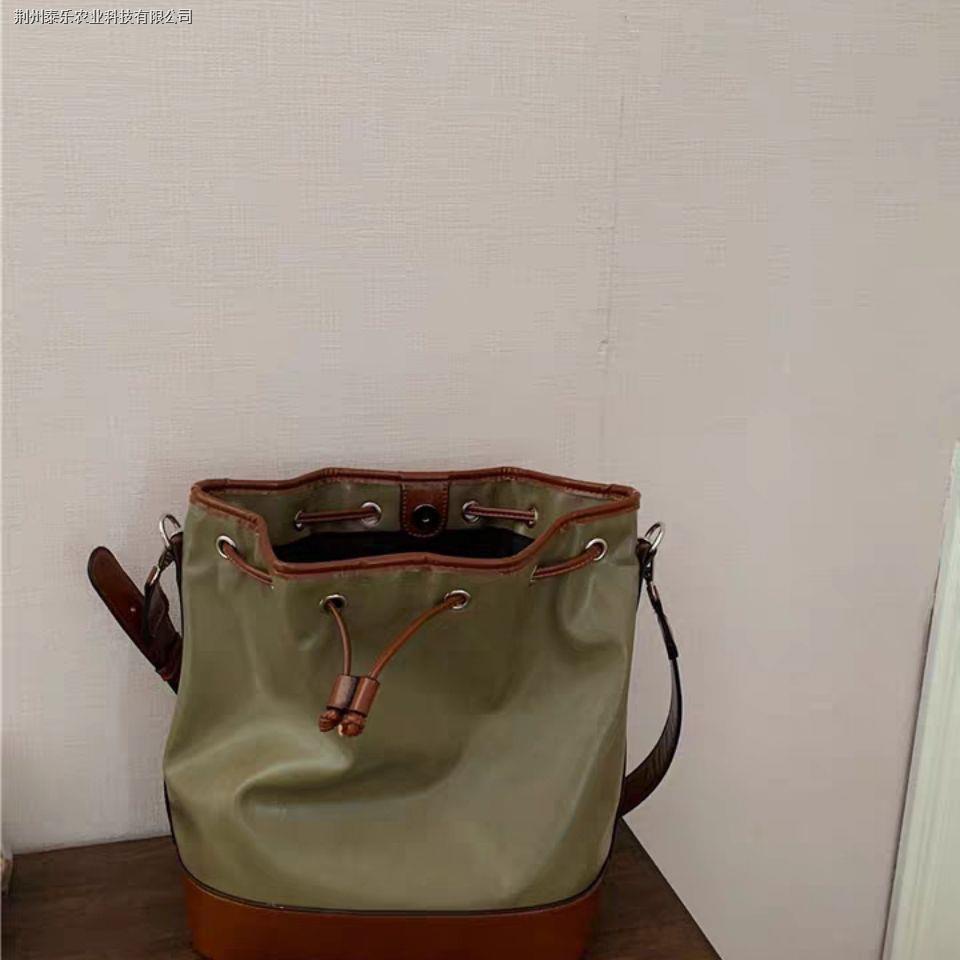 Túi Xách Bucket Cỡ Lớn Màu Sắc Tương Phản Phong Cách Retro