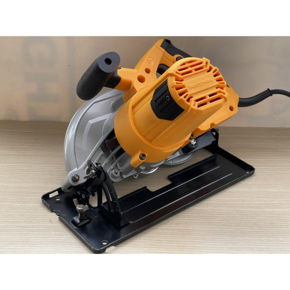 Máy Cưa Đĩa Tròn 1600W INGCO 185m CS18568 Cắt sâu và cắt nghiêng