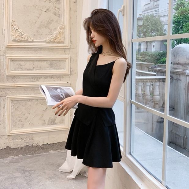 Cổ điển Pháp V tính khí gợi cảm váy đen mỏng đi nghỉ lễ hẹn hò bên đầm nhỏ phù hợp với