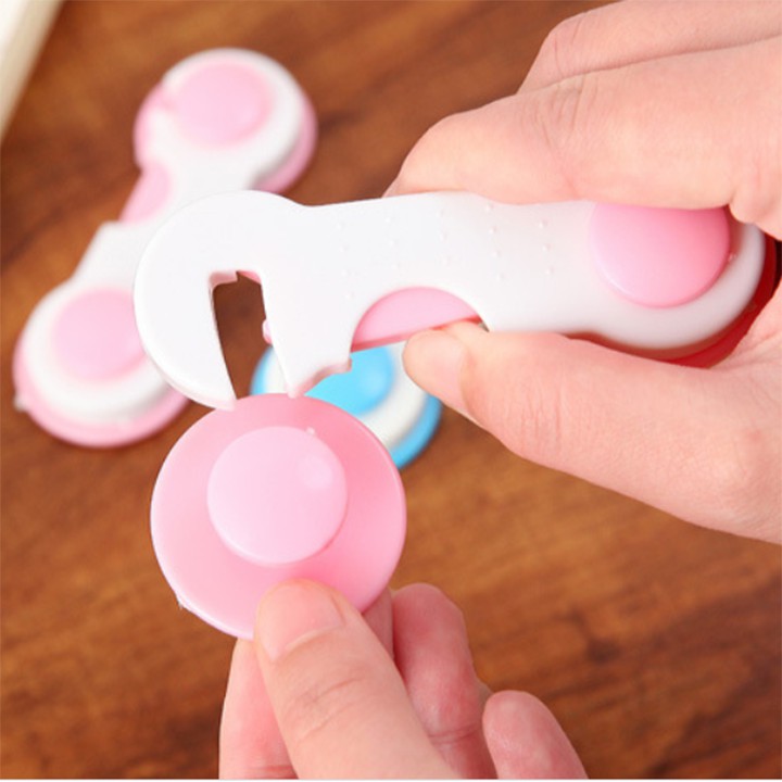 Đai Khóa cài tủ thông minh chống kẹp tay bảo vệ an toàn cho bé chốt giữ tủ lạnh youngcityshop 30.000