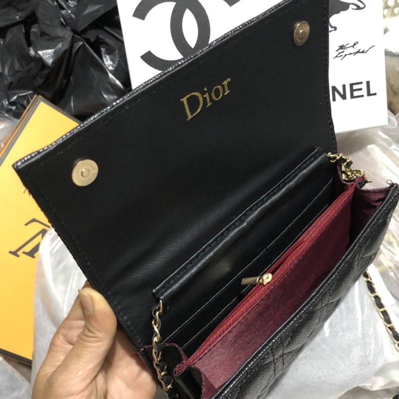 Ví cầm tay có dây đeo chéo siêu sang