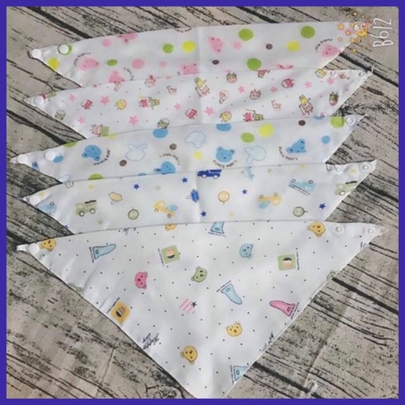 Khăn yếm xô cúc bấm cho bé