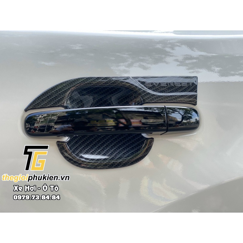 Bộ ốp tay nắm cửa không từ, ốp hõm cửa xe vân Carbon Ford Everest 2016-2021