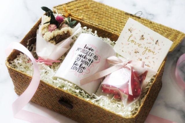 Hộp Quà Cói độc đáo tặng Mẹ, Bạn gái hoặc đồng nghiệp kèm thiệp từ The Gift Buffets | BigBuy360 - bigbuy360.vn