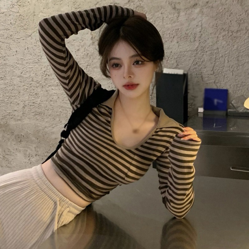 Áo croptop tay dài có cổ họa tiết sọc ngang thời trang quyến rũ cho nữ