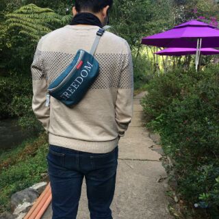 Túi đeo chéo Freedom Sling Bag