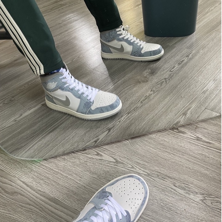 Giày thể thao nam nữ cổ cao Jordan 1 Retro OG Hyper Royal, Giày Jordan 1 Hyper Royal Xanh Loang Full Box Bill | BigBuy360 - bigbuy360.vn