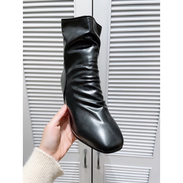 BEESHOES - BOOT DA MỀM MŨI VUÔNG - BOOT ĐẾ TRỤ CAO 7CM CÓ SẴN MÀU ĐEN - KEM 220108