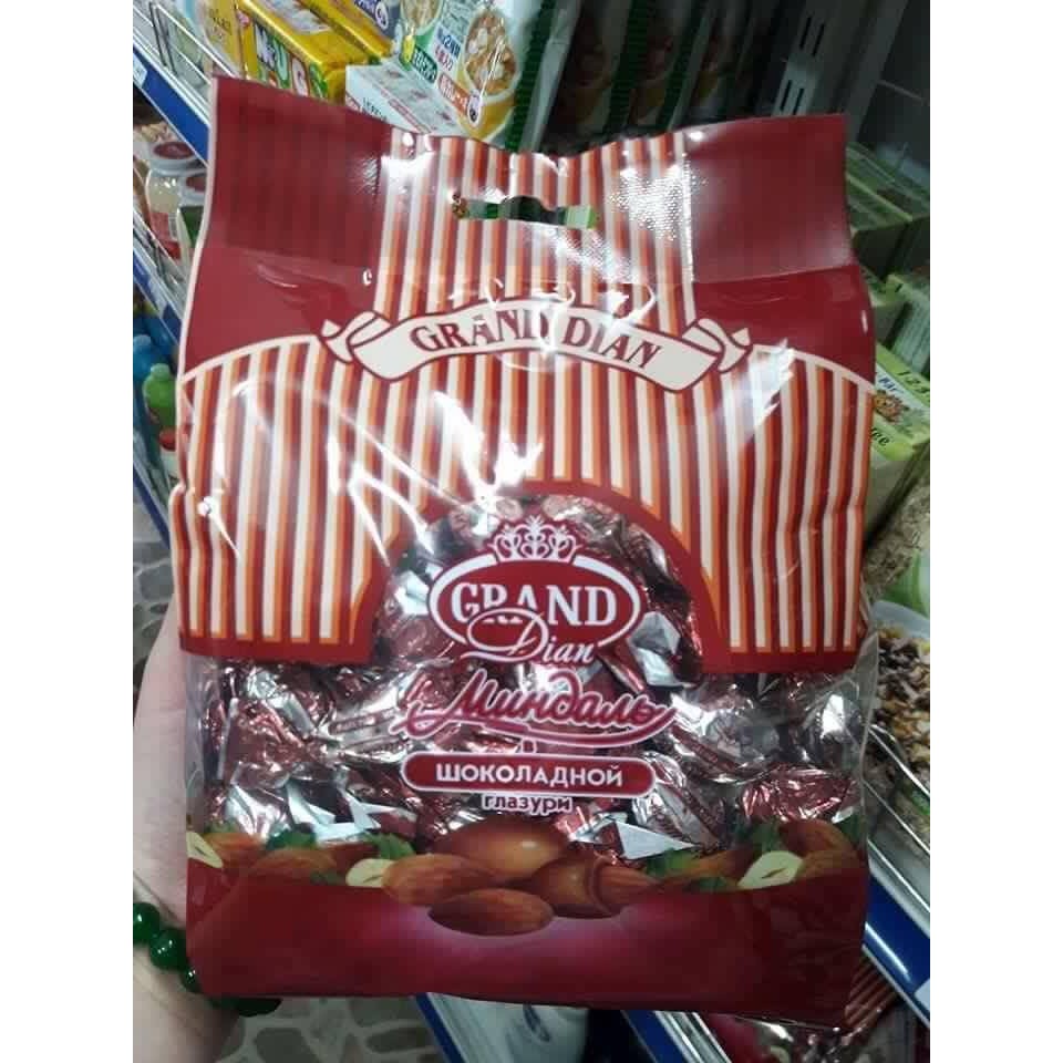 combo: bánh kitkat, kẹo dừa Raffaello, kẹo socola Grand