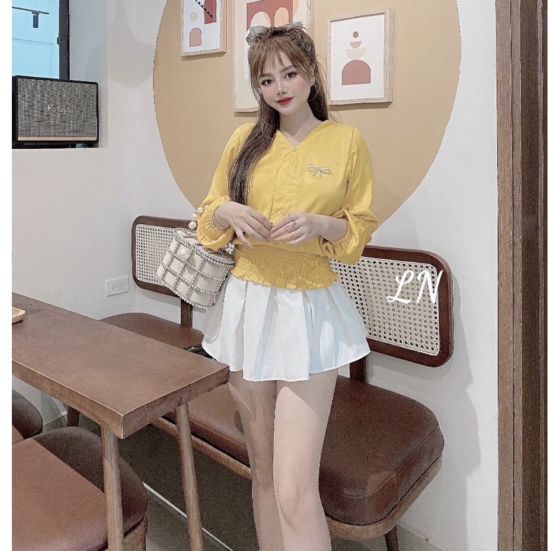 Áo sơ mi lụa công sở cổ V, bo eo cài mác đá