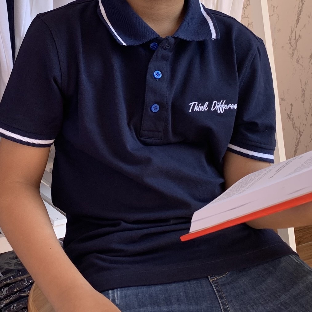 Áo thun nam Polo thêu chữ Think Different Xanh đen có size cho bé